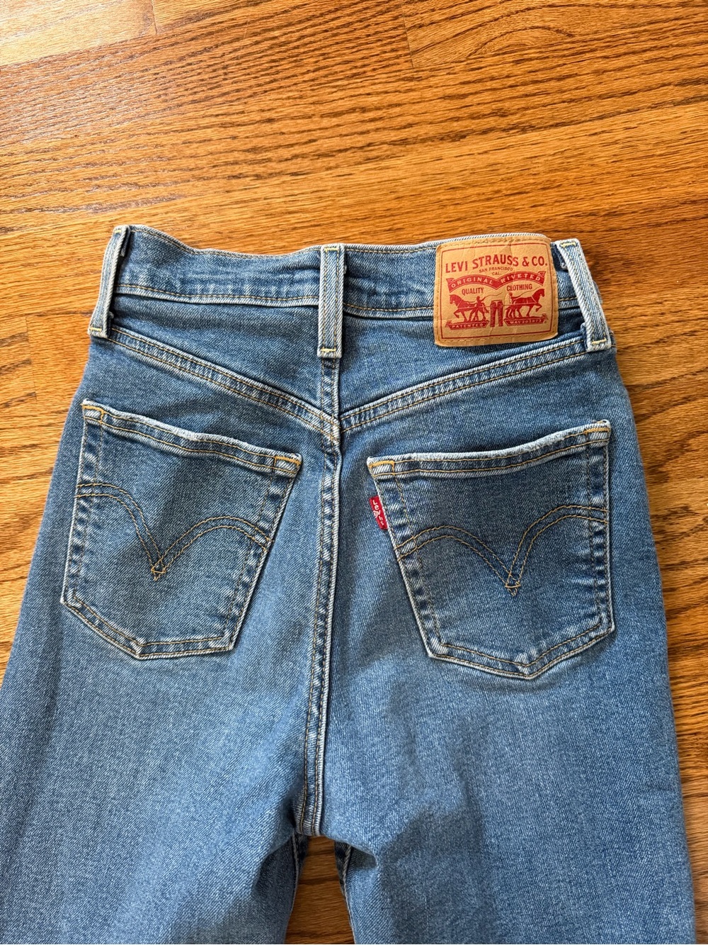 Jeans - Picture 2 of 3